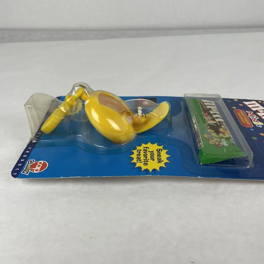 M&M's Minis Candy Hander Dispenser Clip-On Cap Candy Vintage 2002 Yellow New